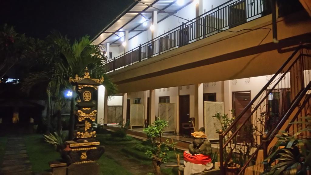 Puji Homestay 마타람 외부 사진