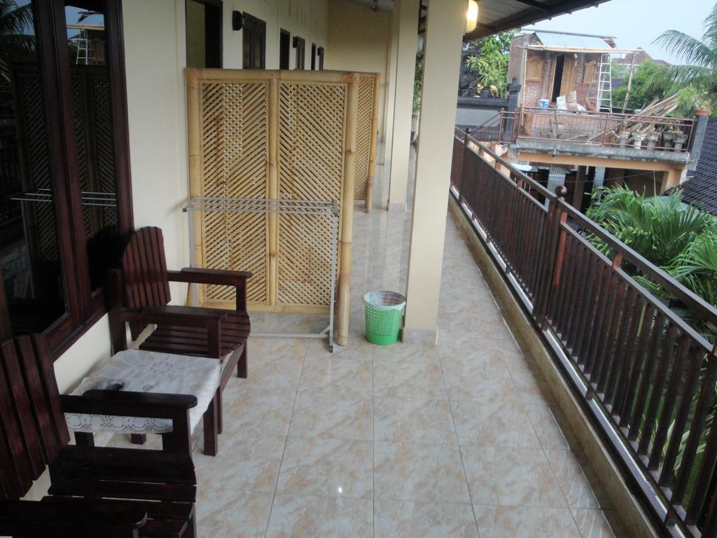 Puji Homestay 마타람 외부 사진
