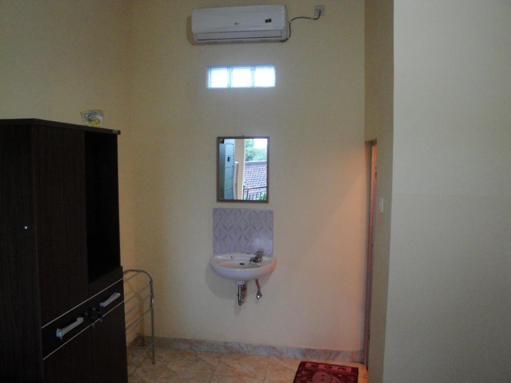 Puji Homestay 마타람 외부 사진
